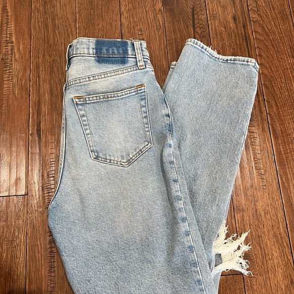 A&F 90s Ultra High Rise Straight Jeans - Picture 3 of 3